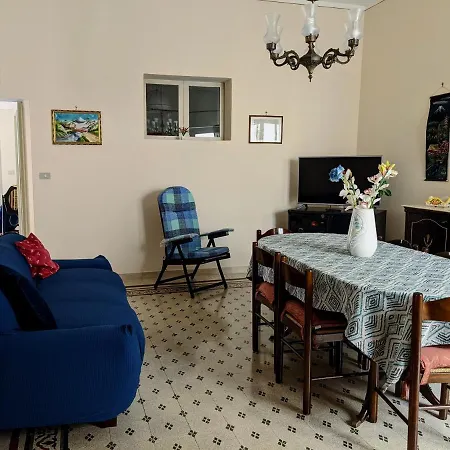 Marino Centro Storico Con Terrazza アパート